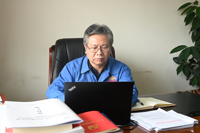 市政協(xié)委員閆俊：推動(dòng)企業(yè)綠色轉(zhuǎn)型發(fā)展 聚焦工業(yè)經(jīng)濟(jì)務(wù)實(shí)建言