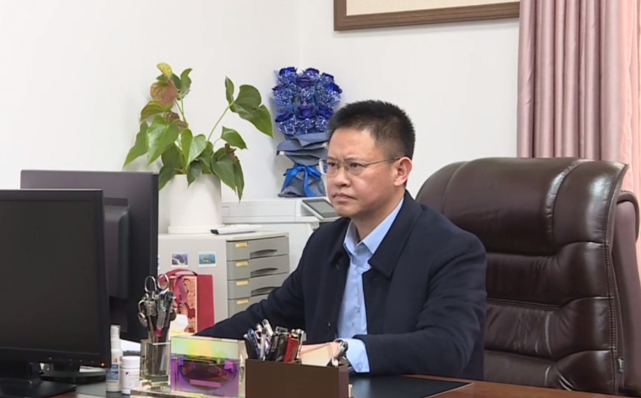 市政協(xié)委員馮剛：以嚴(yán)謹(jǐn)詮釋科研精神 以行動(dòng)書(shū)寫(xiě)委員情懷