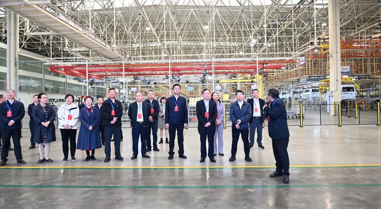 住南省政協(xié)委員視察我市“新型工業(yè)化攻堅(jiān)突破行動(dòng)”開(kāi)展情況